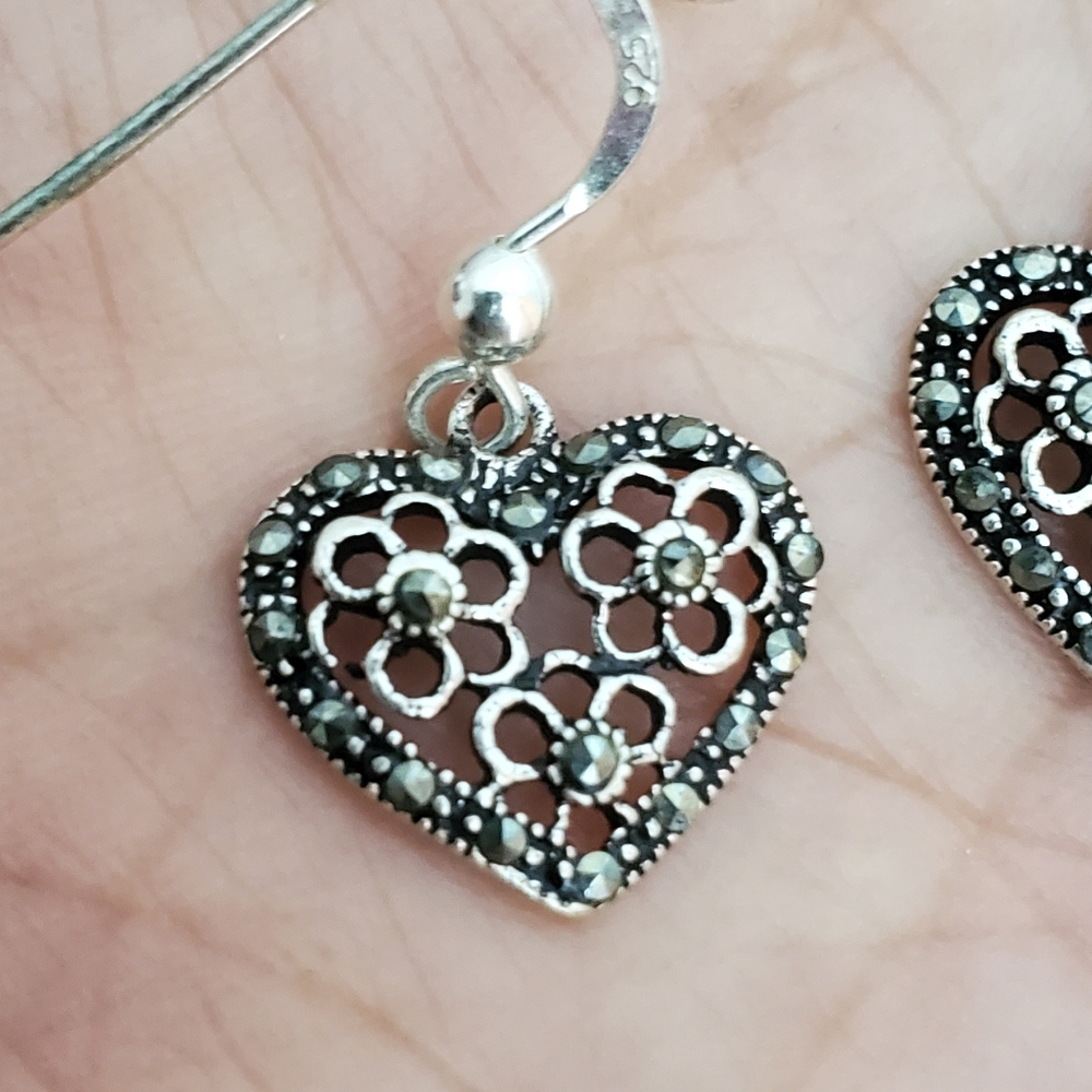 Sterling Silver heart earrings - Picture 4 of 7